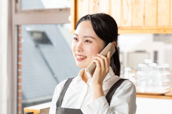 電話を受けるイメージ